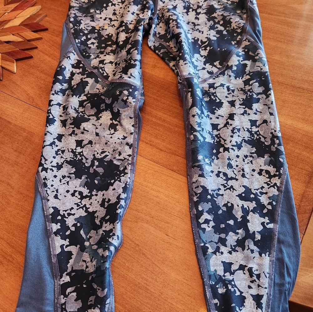 Under Armor women's large workout pants